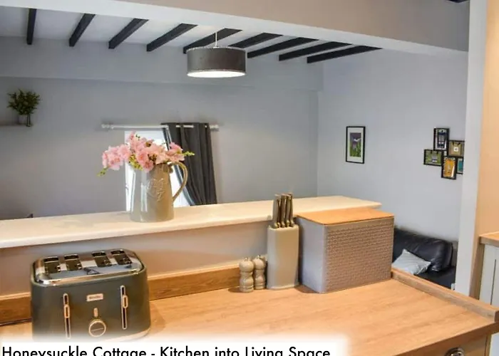 Honeysuckle Cottage & Whinfell Studio
